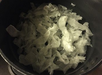 step4: 粉皮先浸水5分鐘