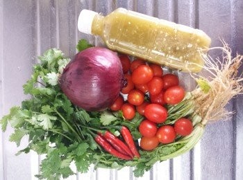 step1: 所有<span class="group_1">材料</span>洗淨，備用。