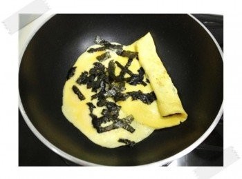 step8: 灑上海苔~~~捲捲捲!!