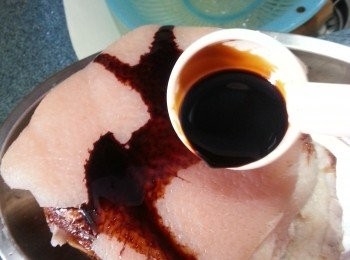 step5: 用老抽一湯匙上色