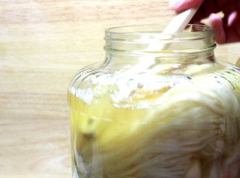 step13: 剛開始的前幾天, 可以用沒沾油的工具幫忙把氣壓出