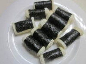 step3: 一一捲好後起油鍋,蛋打散備用