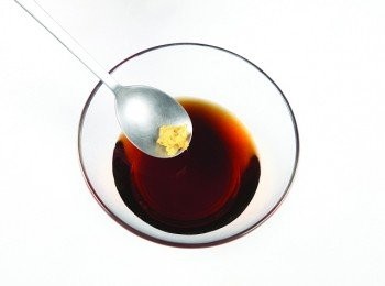 step5: 將一般醬油、水、料理酒、黃砂糖、醋、薑末混和成<span class="group_2">調味醬</span>。