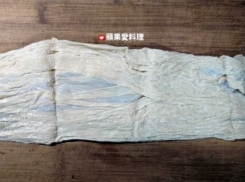 step2: 將豆皮攤開。