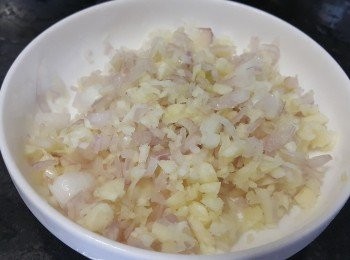 step2: 蒜頭，乾蔥