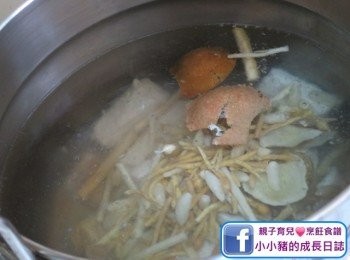 step4: 待滾起後，加入其他材料~