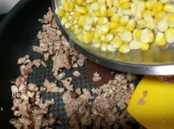 step15: 加入粟米炒香