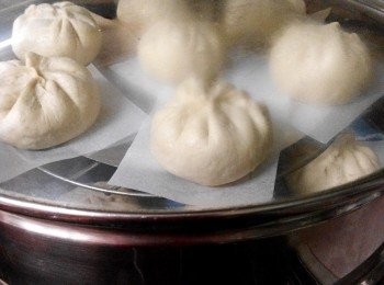 step7: 包子面胚包放入蒸籠，蓋蓋醒20分鐘。
