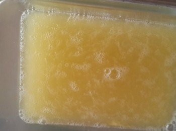 step1: 糖與蛋白,鹽先攪拌均勻(我有加半顆蛋黃喔)!可隨個人喜好