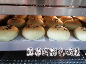 step11: 烤箱180度Ｃ預熱10分鐘，烤約15分鐘，即可出爐。移至架上放涼。