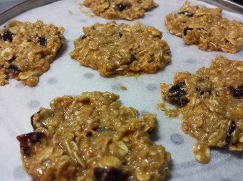 step5: 再用湯匙將麵團分好，並在焗盤上稍壓平。