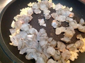step2: 蝦仁切碎炒