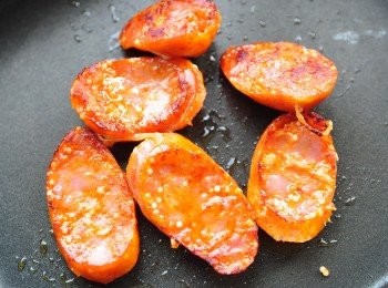 step4: 加入少許油加熱香煎兩面