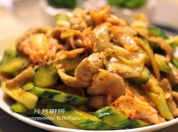 step5: 加入泡菜炒熱即成。