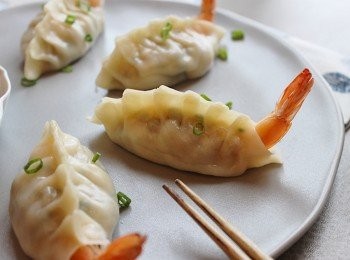 step10: 餘下的餃子可放到冰箱上層冷凍保存, 食用前不需解凍, 直接蒸煮便可以了。