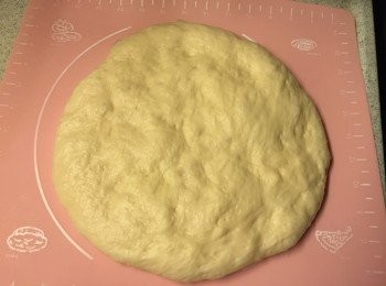 step3: 取出麵團, 壓平排氣