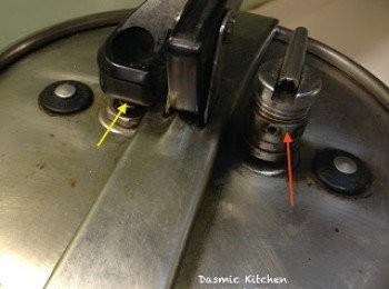 step4: 把玉米、軟骨及白蘿蔔放入，蓋上快鍋蓋子，