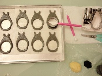 step5: 取出已雪硬的灰麵團印模