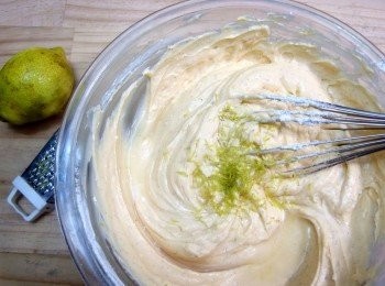 step10: 再加入檸檬汁及檸檬皮(絲)混合。