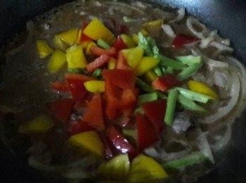 step9: 紅黃椒和蘆筍最後才加入 , 煮五分鐘後即可加鹽調味