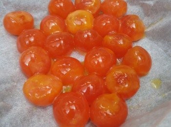 step6: <span class="group_2">外層奶黃餡</span> 
咸蛋起剝殼，分開蛋白跟蛋黃