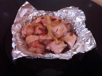 step2: 取出鍋加入適量的水分。