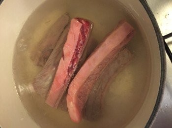 step1: 牛肋條先飛水，1開4件備用；