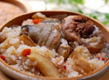 step7: 麻油雞糯米飯是秋冬的最佳暖身料理。