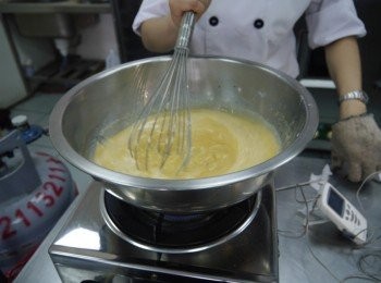 step17: 內餡: 1倒入2裡煮至80度左右。放置冰箱快速冷卻到室溫。