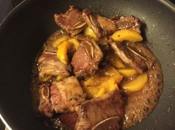 step5: 再下蜜桃炒勻即可上碟 (蜜桃不用煮太久)