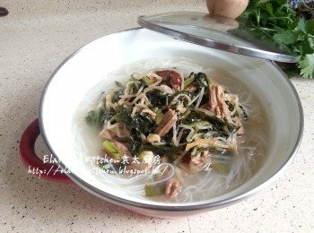 step15: 放上雪菜火鴨 , 最後加上芫茜裝飾即可