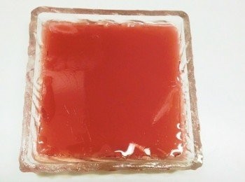 step4: 另外留了一些倒入淺盤子後一樣放入冰箱讓它凝固