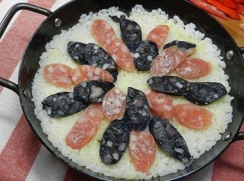 step5: 將香腸依序放入