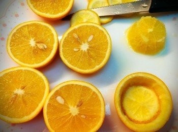 step5: 將橙對切後挖空做成容器