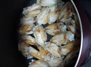 step4: 中火煎至底面呈金黄色，返轉另一面