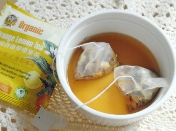 step1: 將兩個茶包放入100毫升的沸水內（約90度），靜置8分鐘