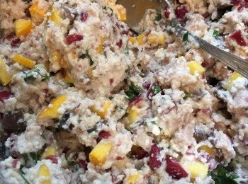 step2: 大啡菇碎、麵粉、粟粉，蛋打勻成蛋液，加入做法(1)的材料內，