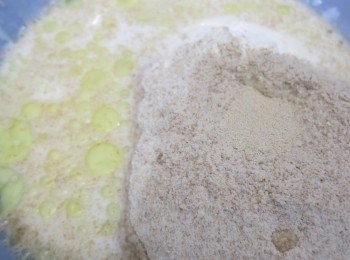 step1: 把所有東西都下大碗，切記鹽跟酵母要分開兩邊，不然酵母會死的