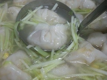 step5: 包好的餃子可放入冰箱急凍,隨時用作放湯食用