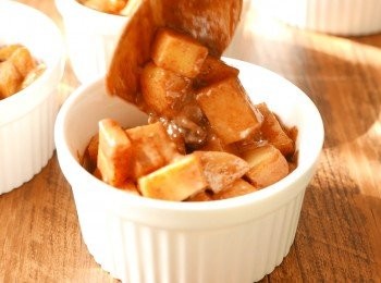 step10: 把蘋果裝到小杯中至八成半滿。