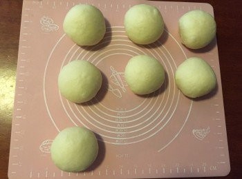 step3: 分割每份60-65g, 滾圓, 靜止15分鐘