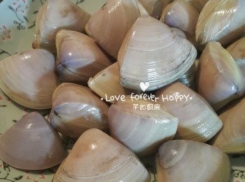 step1: 鑽石蜆清洗乾淨, 記得蜆殼也要徹底洗擦乾淨