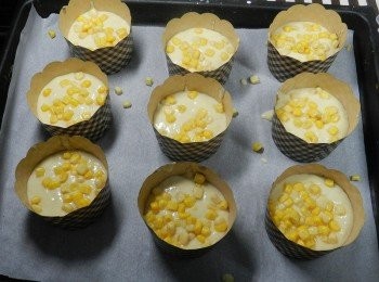 step6: 另外也可以入烤箱180度烤30~35分(用竹籤插入蛋糕中，如果不沾黏就是好了喔！)