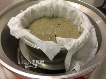 step2: 加入水拌勻至無粉粒，再加入蜜紅豆拌勻