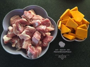 step1: 把排骨洗凈，瀝乾水份，用<span class="group_2">醃料</span>醃約30分鐘