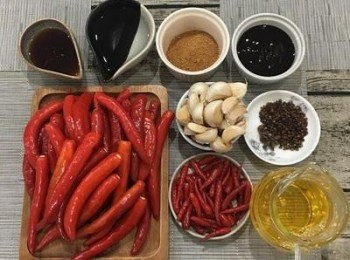 step1: 辣椒用廚房紙巾擦乾淨，如用水洗則請晾到完全沒水份。<span class="group_2">調味料</span>都先秤好。