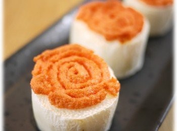 step4: 山藥本身就生食熟食都行，這季節的山藥吃起來鬆脆可口，搭上烤得香酥的明太子，鹹脆滑鮮口感 真的很棒喔