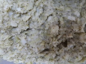 step1: 將馬鈴薯去皮切塊蒸熟,搗成泥狀