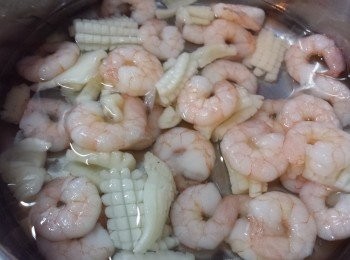 step2: 將<span class="group_1">主材料</span>放入冰水中浸5分鐘備用。