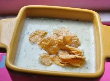 step11: 順便將鮮奶贈送的麥片放在濃湯上層，一點都不浪費<span class="group_1">食材</span>喔!